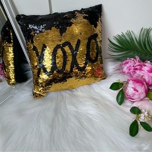 Decorative XOXO Pillow